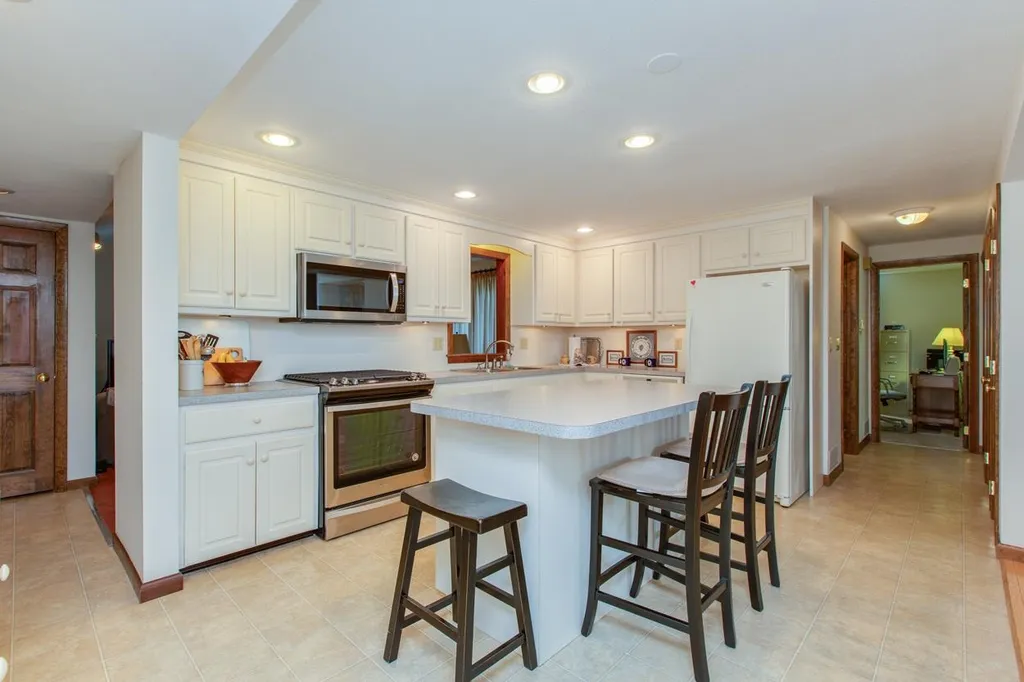 28 Bulova Drive Nashua NH 03060
