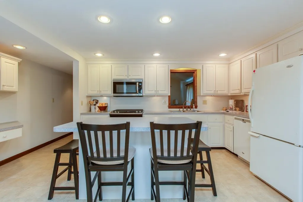 28 Bulova Drive Nashua NH 03060