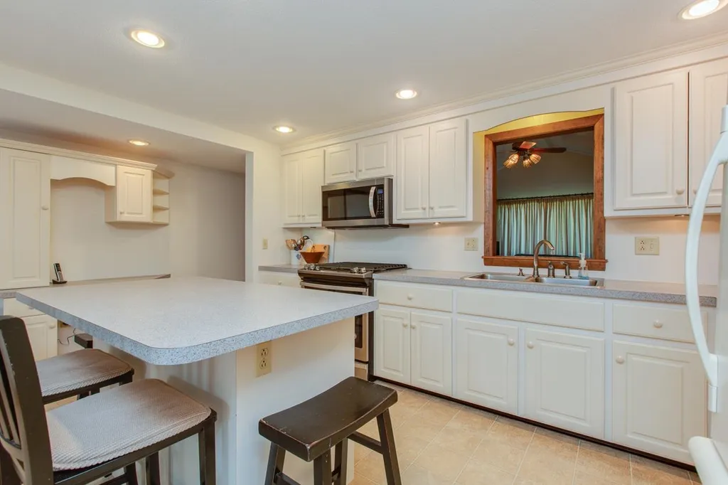 28 Bulova Drive Nashua NH 03060