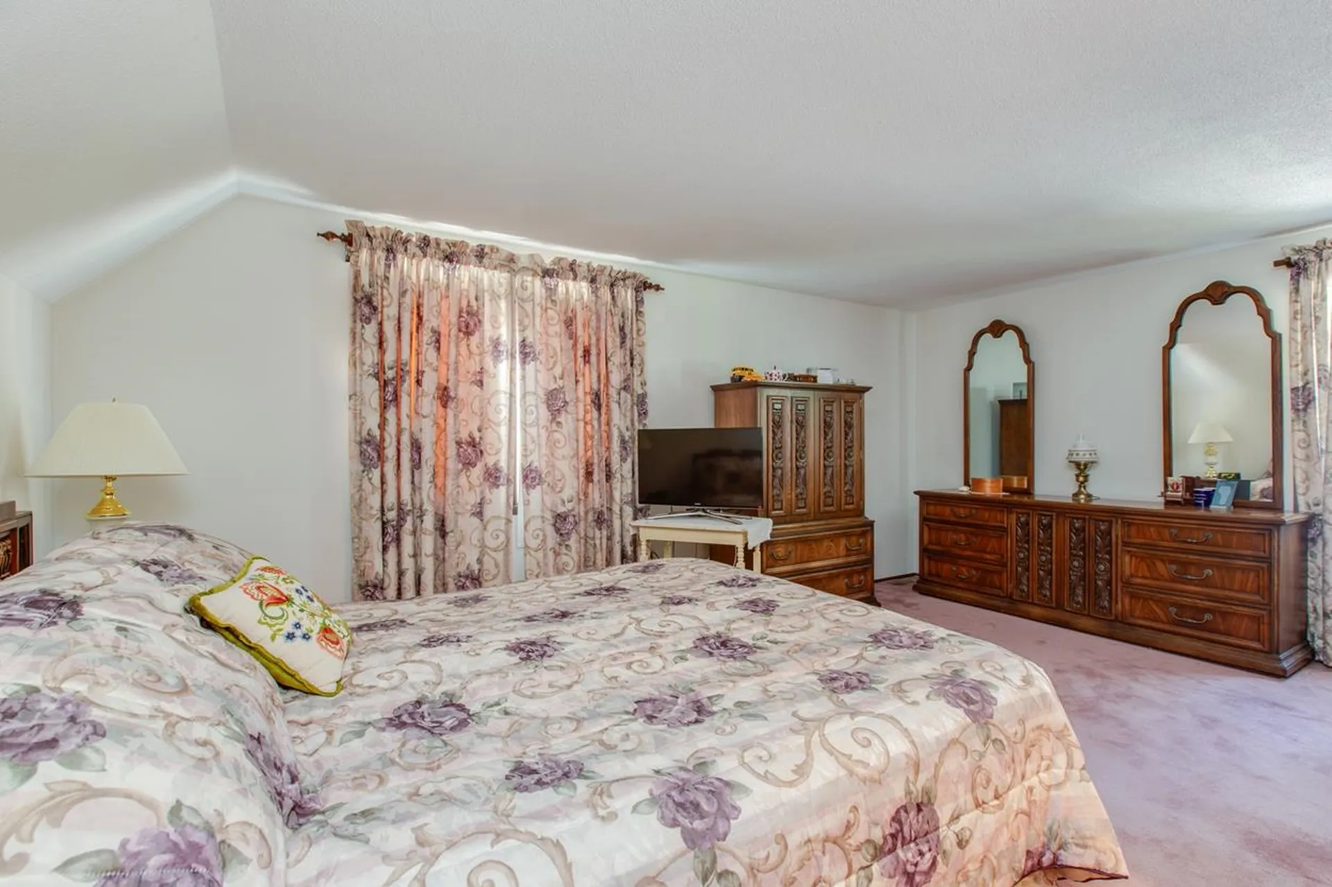 28 Bulova Drive Nashua NH 03060