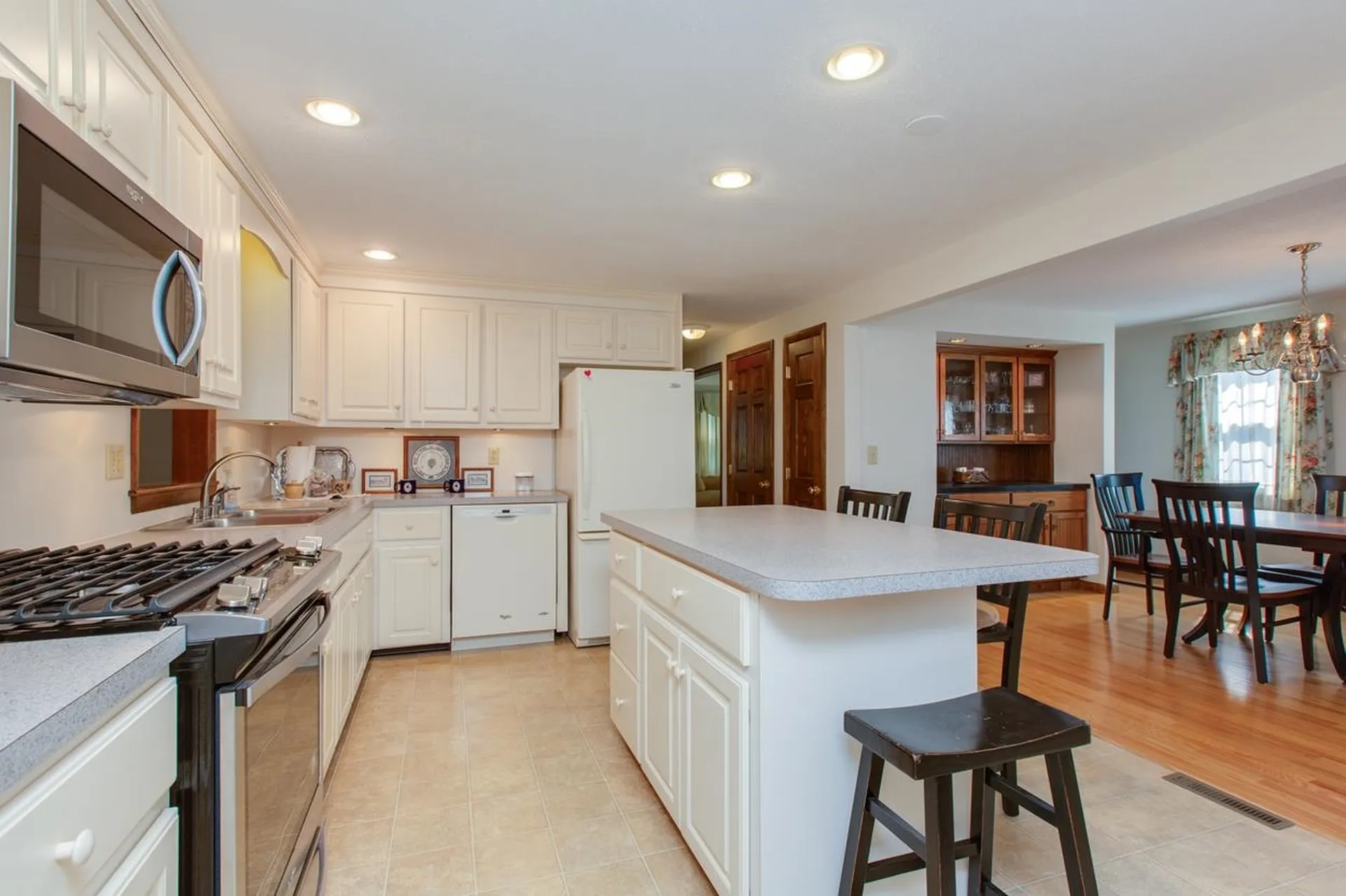 28 Bulova Drive Nashua NH 03060