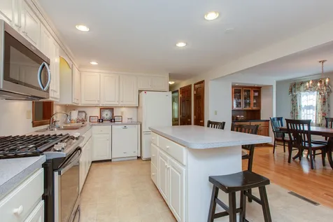 28 Bulova Drive Nashua NH 03060