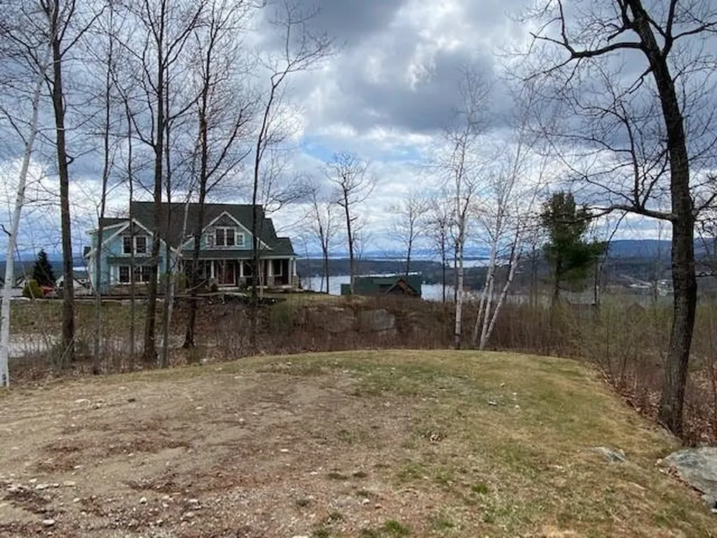 49 Deadreckoning Point Laconia NH 03246