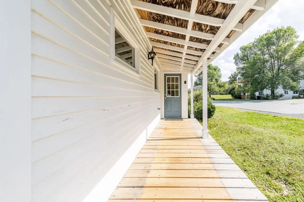 8 Marsten Lane Enfield NH 03748