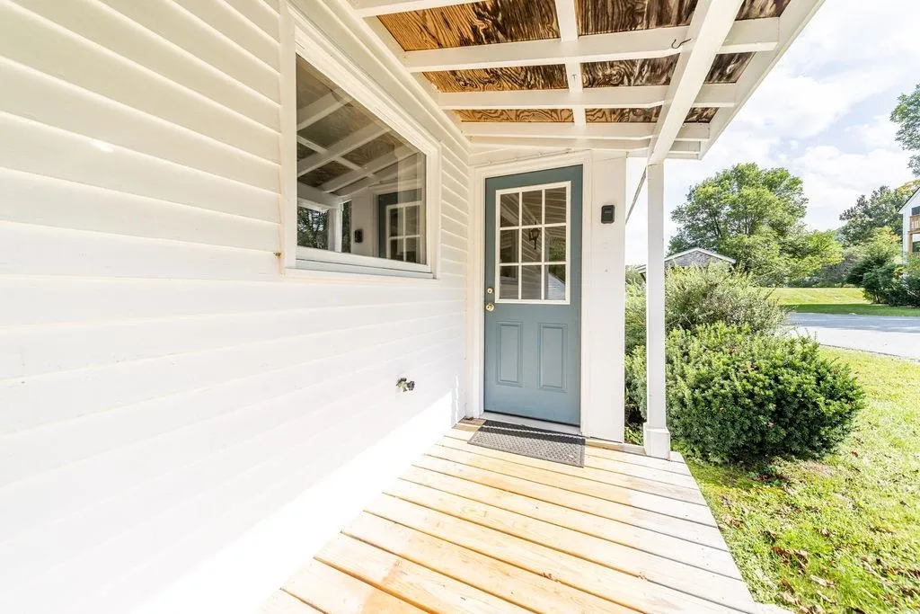 8 Marsten Lane Enfield NH 03748