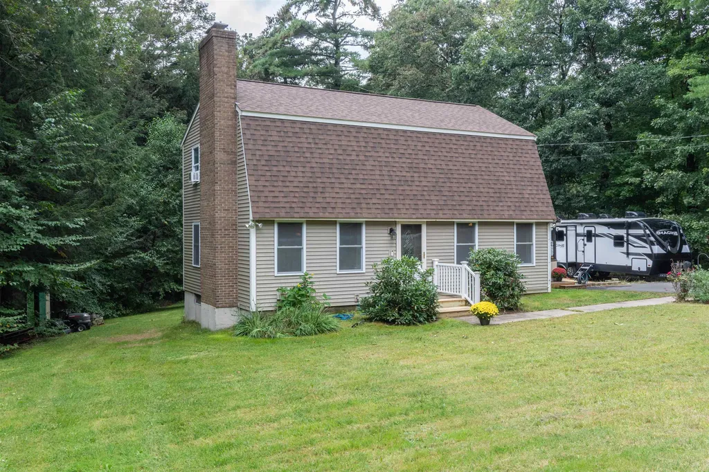 21 Oak Drive Litchfield NH 03052