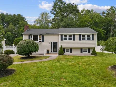 16 Rena Avenue Hudson NH 03051