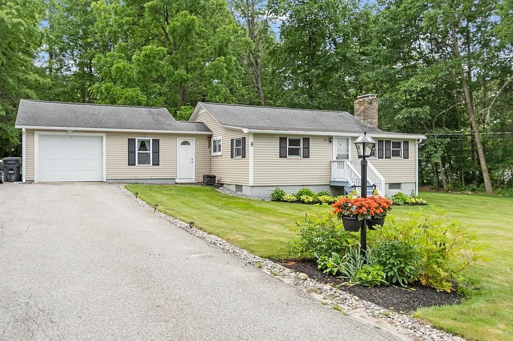 8 Carter Road Merrimack NH 03054