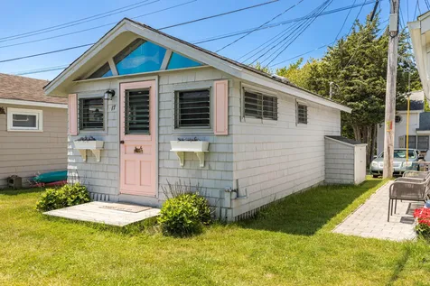 17 Smith Avenue Hampton NH 03842