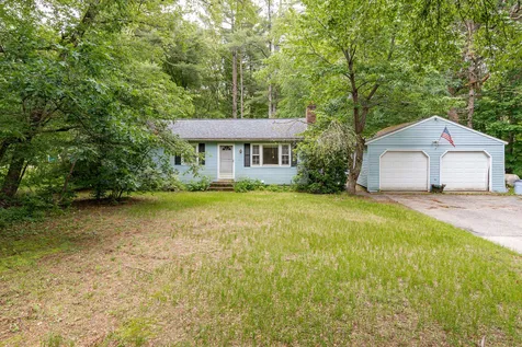 3 Molsom Circle Litchfield NH 03052