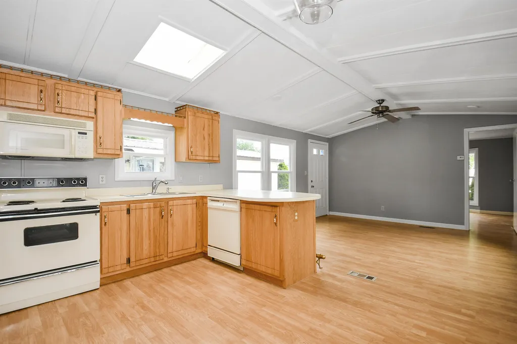 70 Thistle Way Manchester NH 03109