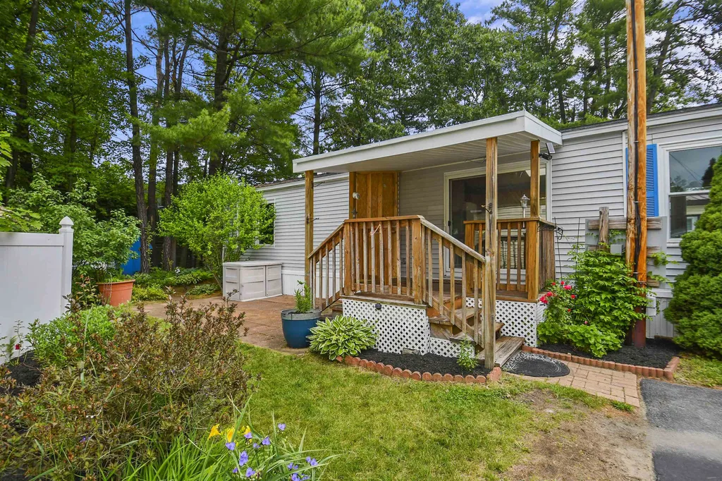 70 Thistle Way Manchester NH 03109