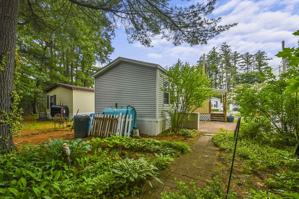 70 Thistle Way Manchester NH 03109