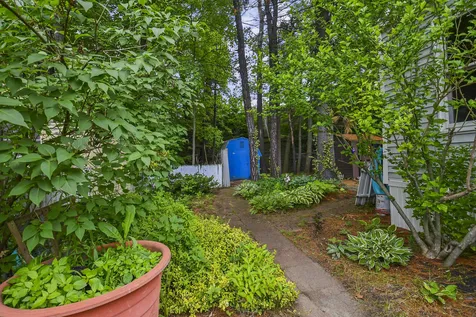 70 Thistle Way Manchester NH 03109