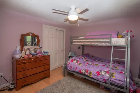 19 Holly Lane Londonderry NH 03053