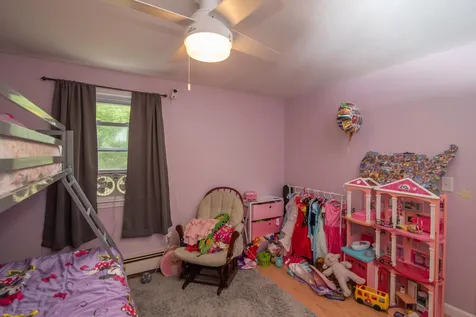 19 Holly Lane Londonderry NH 03053