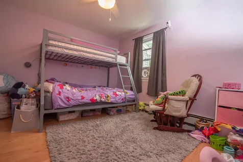 19 Holly Lane Londonderry NH 03053
