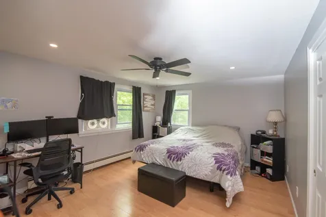 19 Holly Lane Londonderry NH 03053