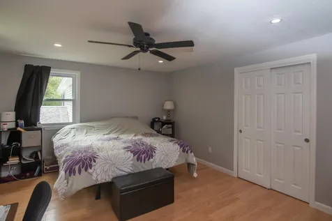 19 Holly Lane Londonderry NH 03053