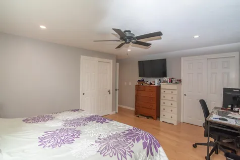 19 Holly Lane Londonderry NH 03053