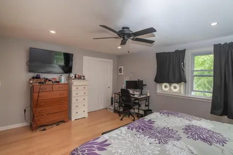 19 Holly Lane Londonderry NH 03053