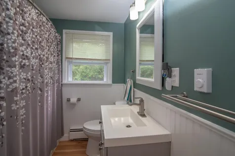 19 Holly Lane Londonderry NH 03053