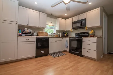 19 Holly Lane Londonderry NH 03053