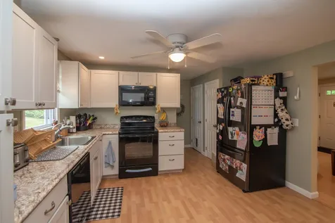 19 Holly Lane Londonderry NH 03053