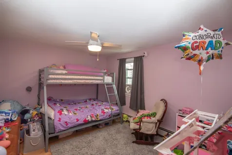 19 Holly Lane Londonderry NH 03053