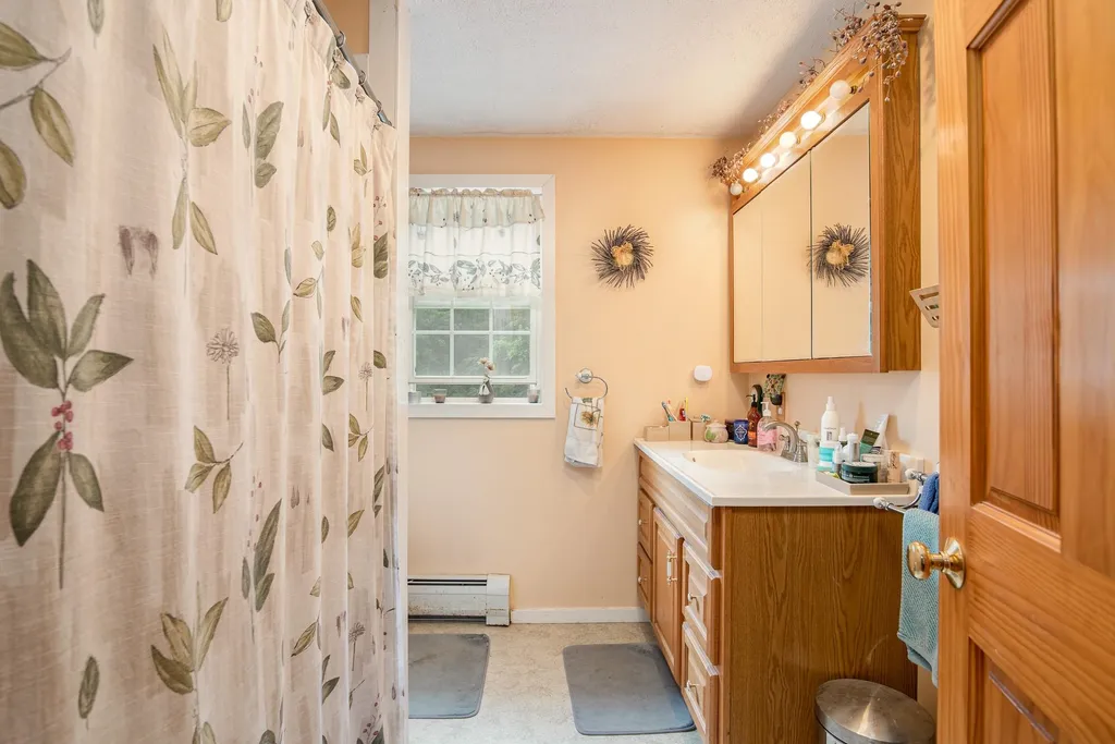 589 Main Street Rollinsford NH 03869
