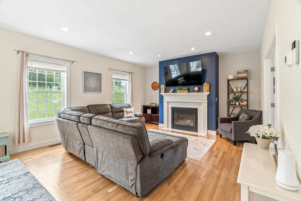 159 Brookview Drive Hooksett NH 03106