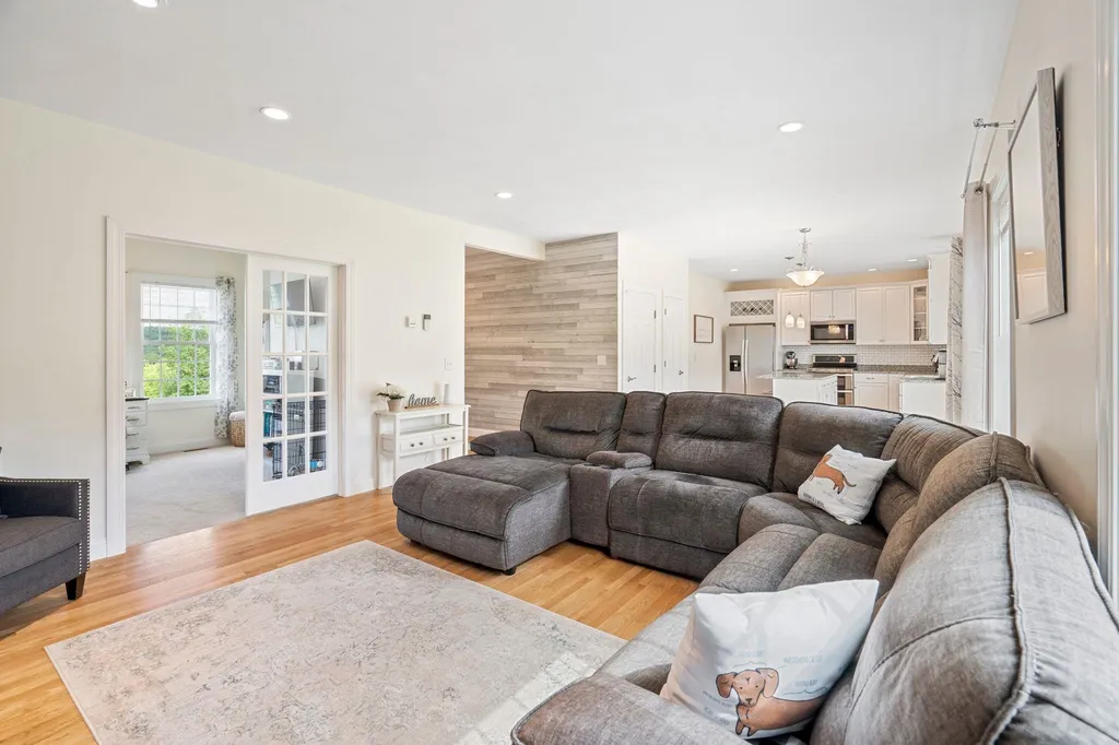 159 Brookview Drive Hooksett NH 03106