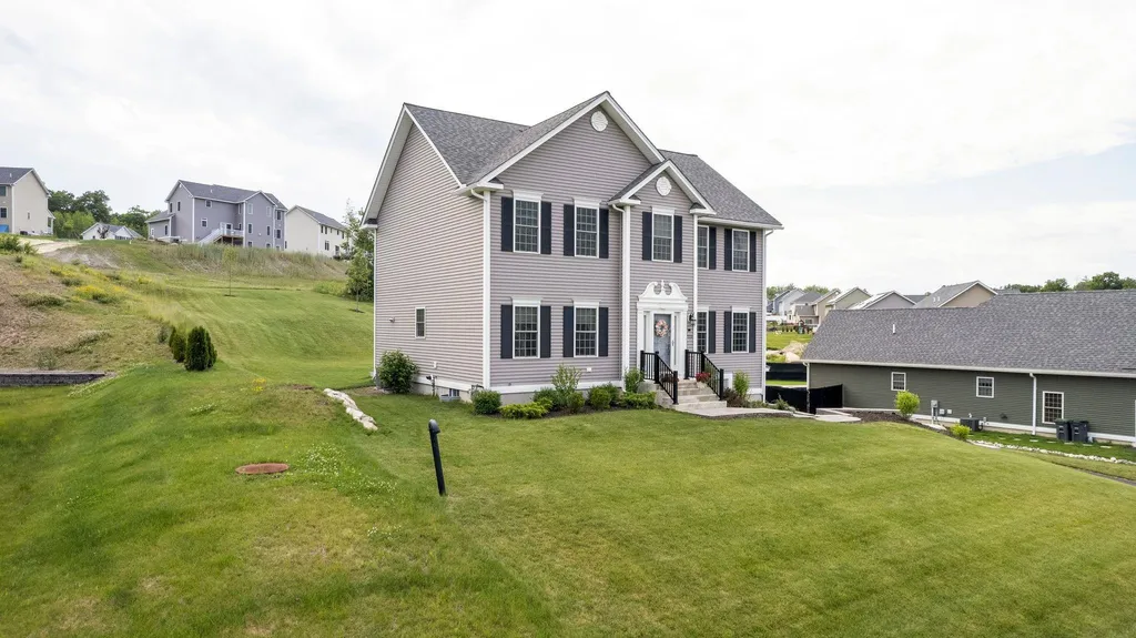 159 Brookview Drive Hooksett NH 03106