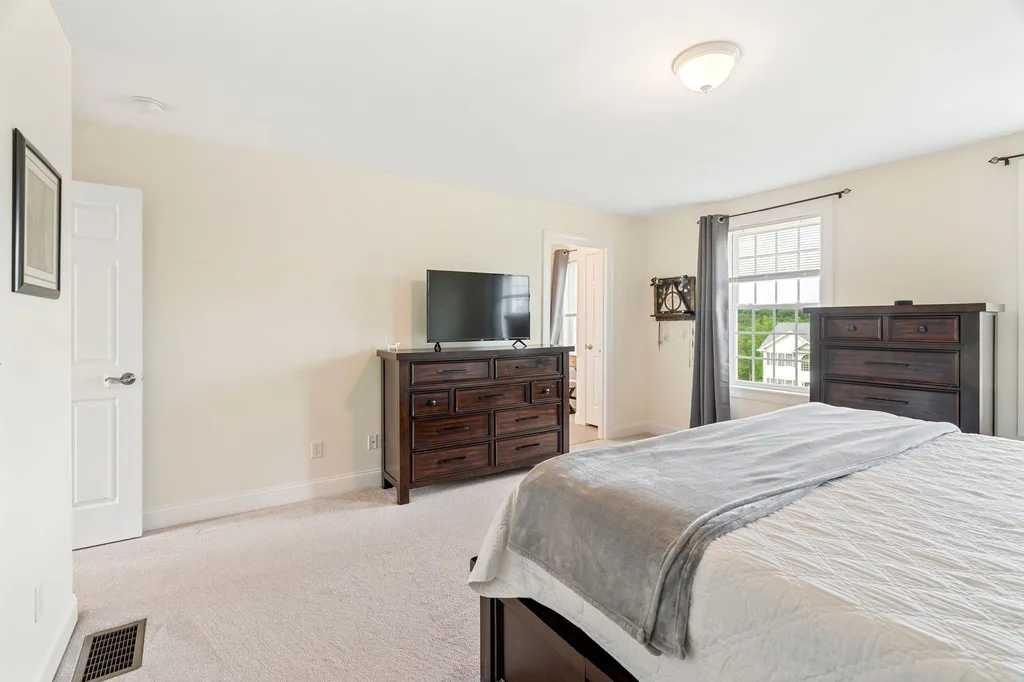 159 Brookview Drive Hooksett NH 03106