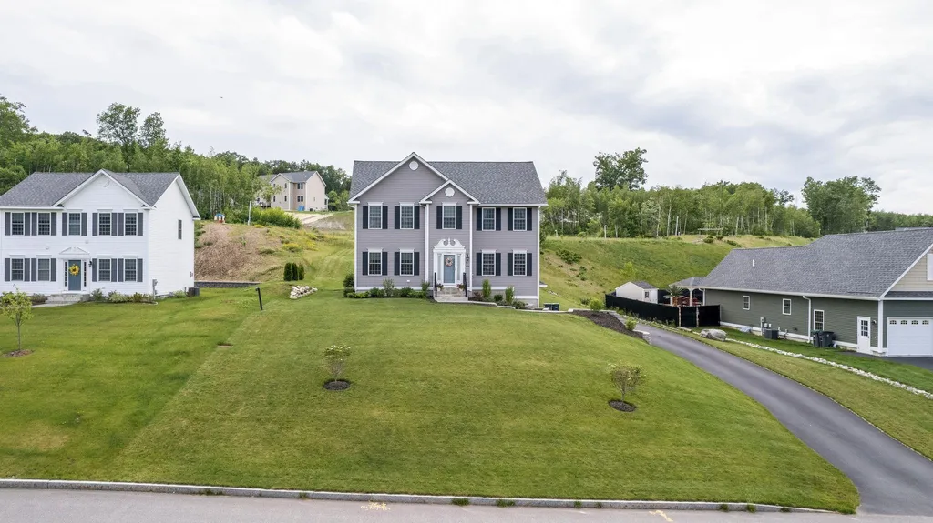 159 Brookview Drive Hooksett NH 03106
