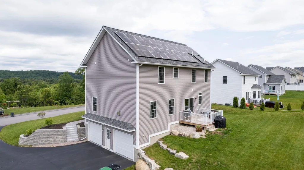 159 Brookview Drive Hooksett NH 03106