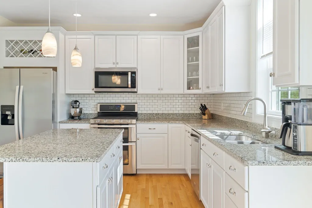 159 Brookview Drive Hooksett NH 03106
