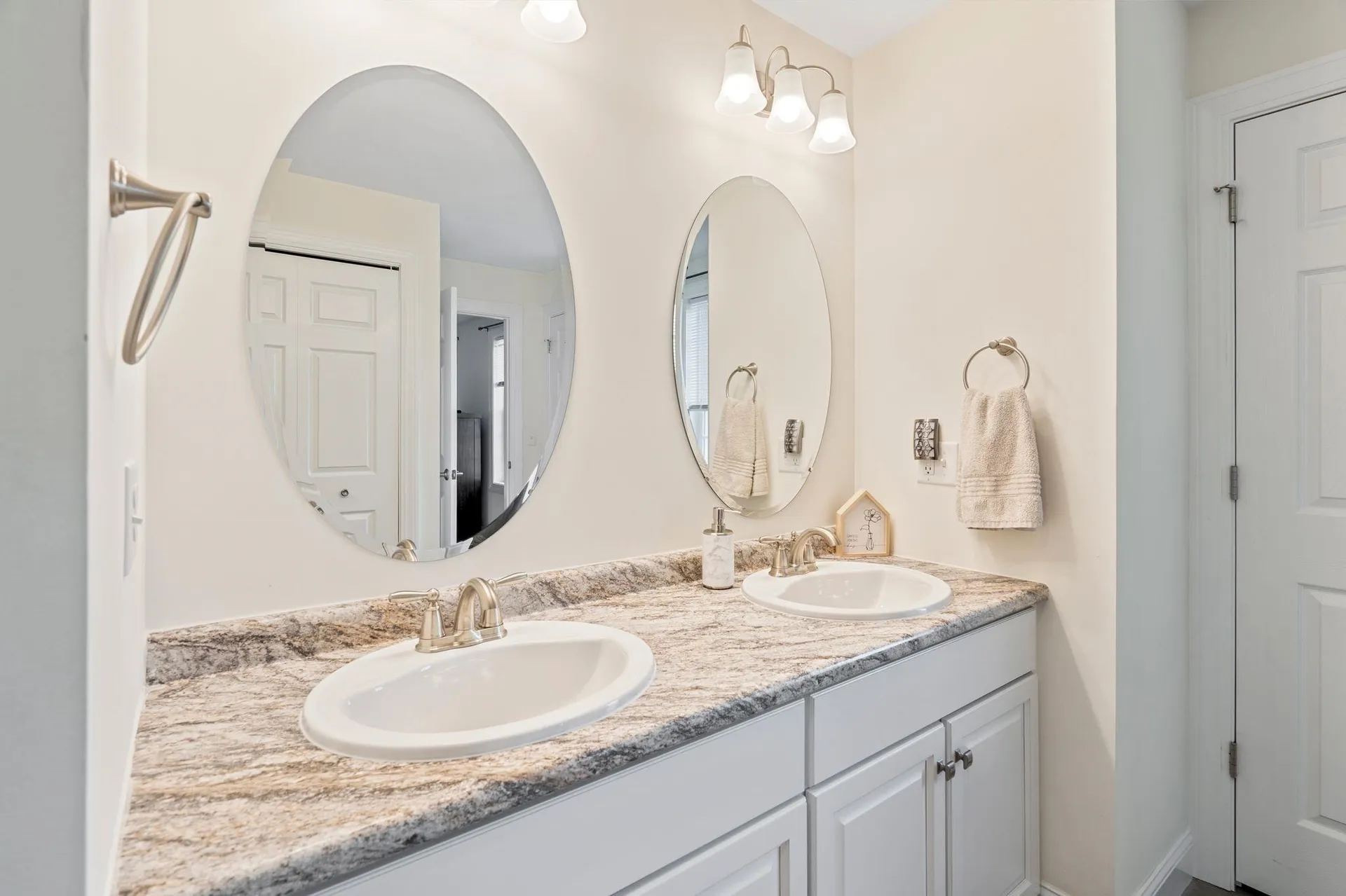 159 Brookview Drive Hooksett NH 03106