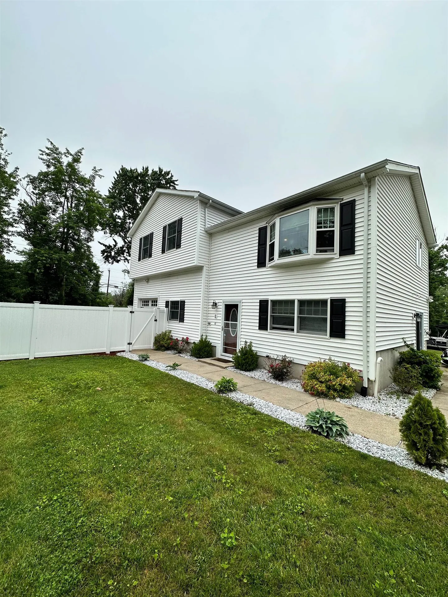 5 Shore Drive Salem NH 03079