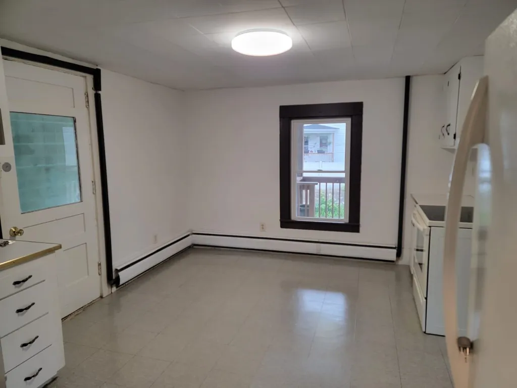 10 Dyer Street Laconia NH 03246