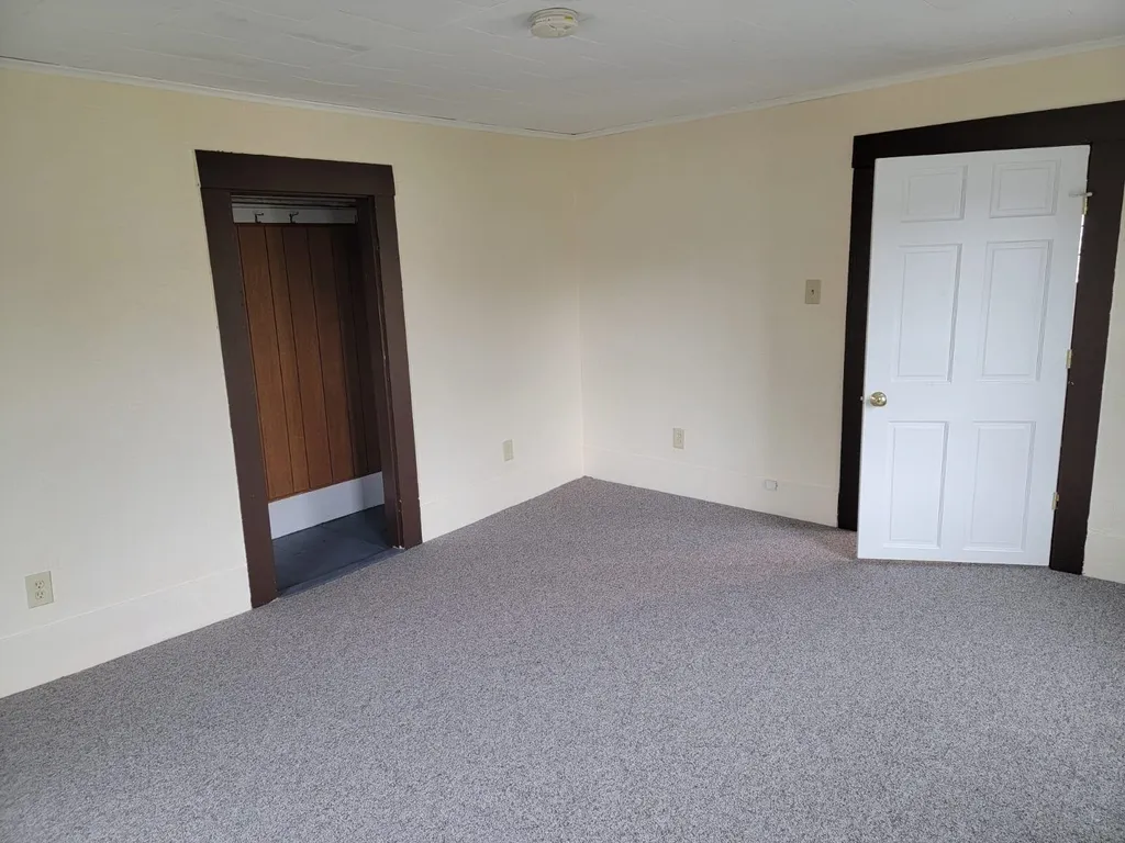 10 Dyer Street Laconia NH 03246