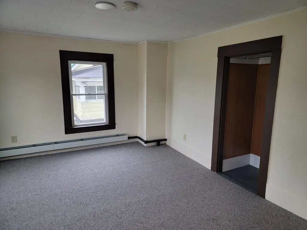 10 Dyer Street Laconia NH 03246