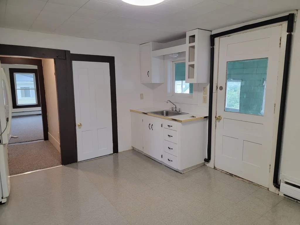 10 Dyer Street Laconia NH 03246