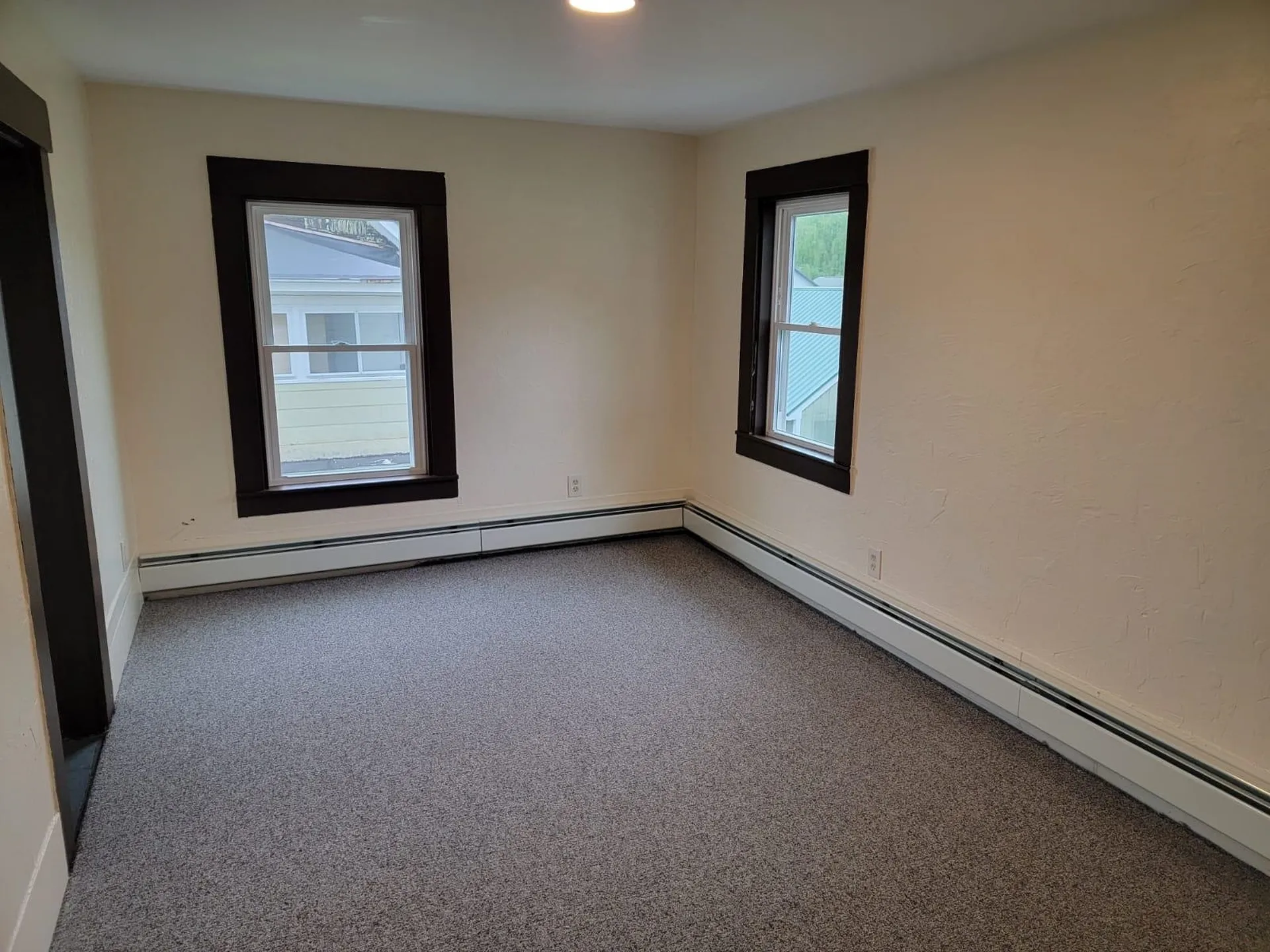 10 Dyer Street Laconia NH 03246