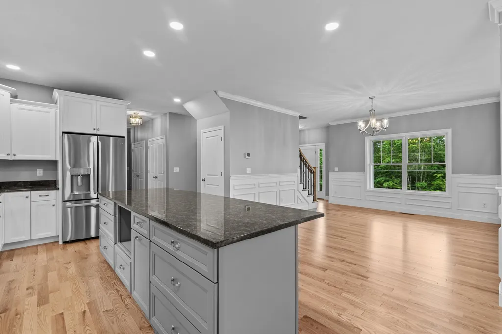 308 Montelona Road Goffstown NH 03045