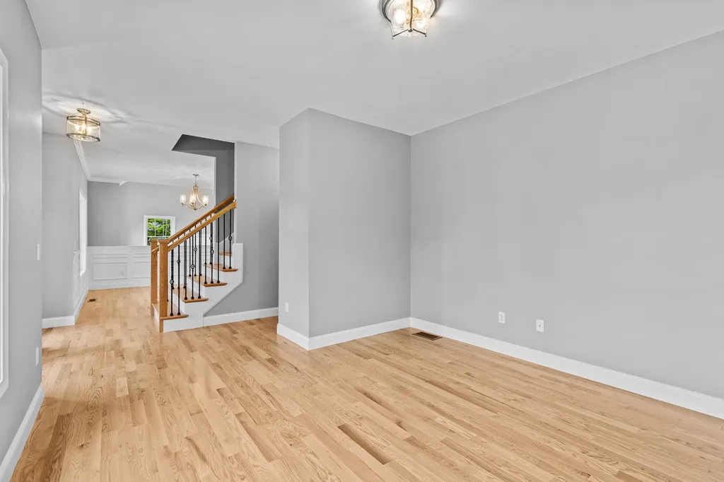 308 Montelona Road Goffstown NH 03045