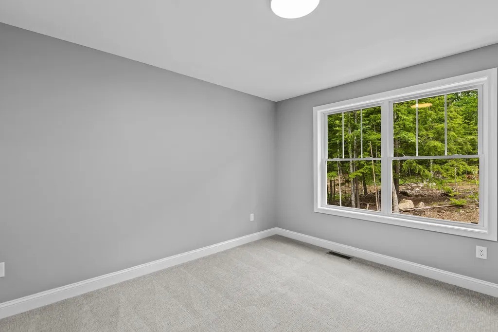 308 Montelona Road Goffstown NH 03045