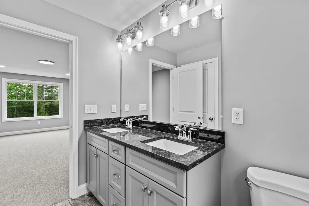 308 Montelona Road Goffstown NH 03045