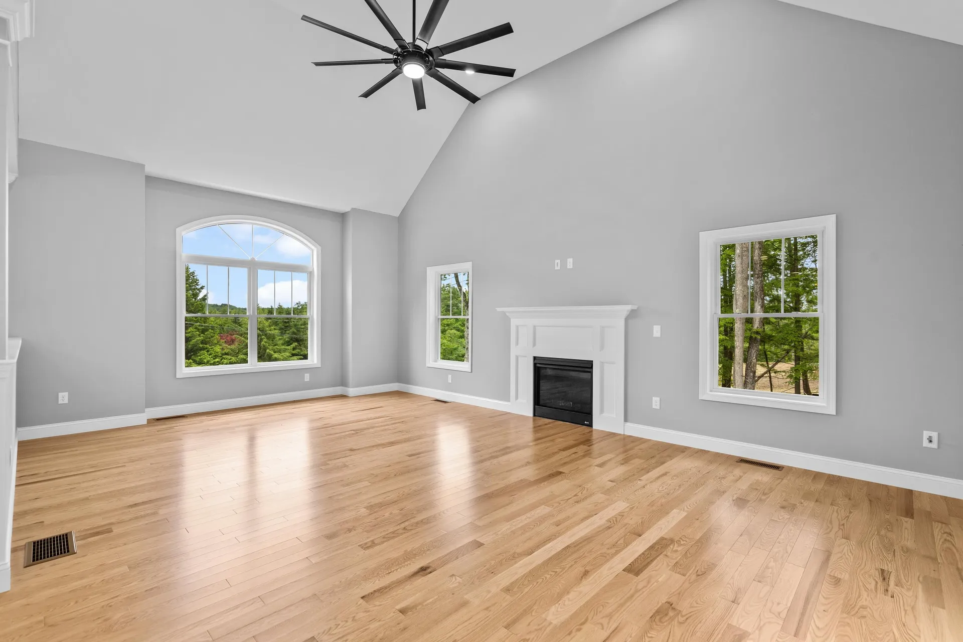 308 Montelona Road Goffstown NH 03045