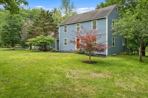 385 Lucas Road Manchester NH 03109